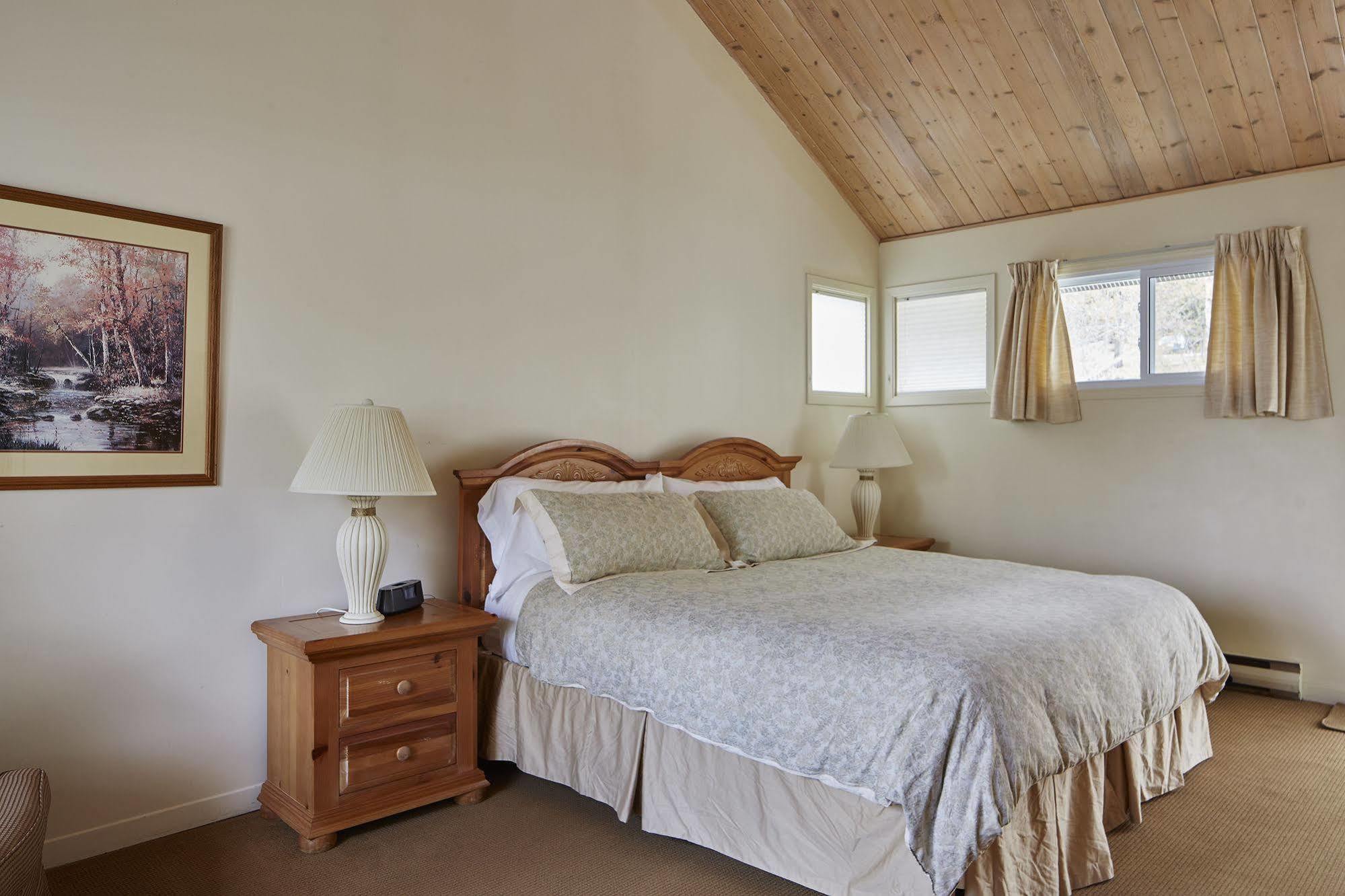 Sir Sam'S Inn & Spa (Adults Only) Haliburton Dış mekan fotoğraf