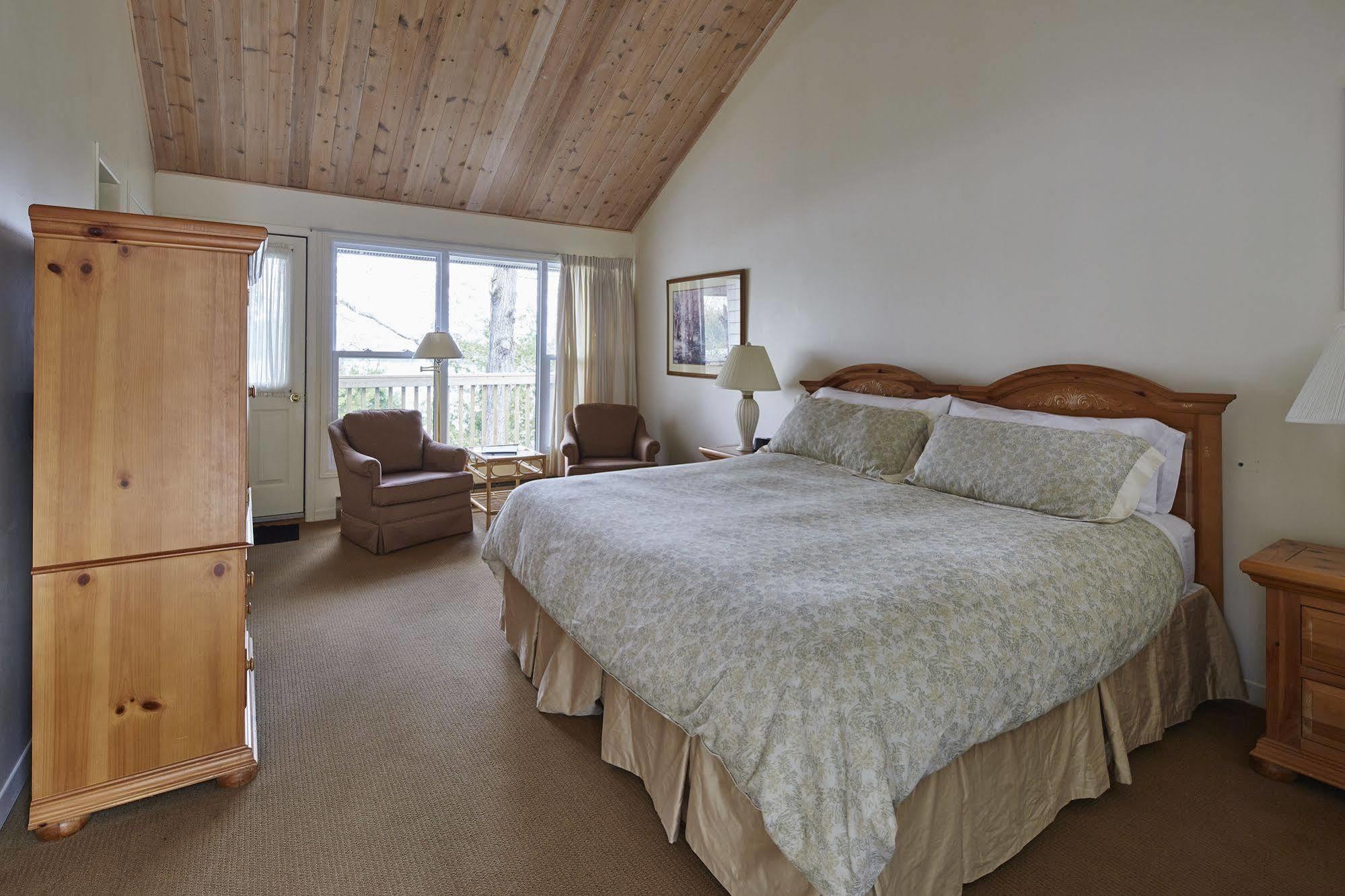Sir Sam'S Inn & Spa (Adults Only) Haliburton Dış mekan fotoğraf